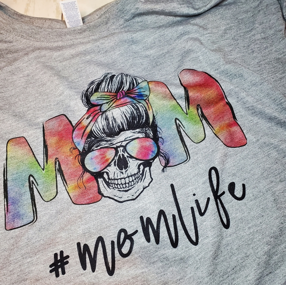 Tie Dye Mom skull tee